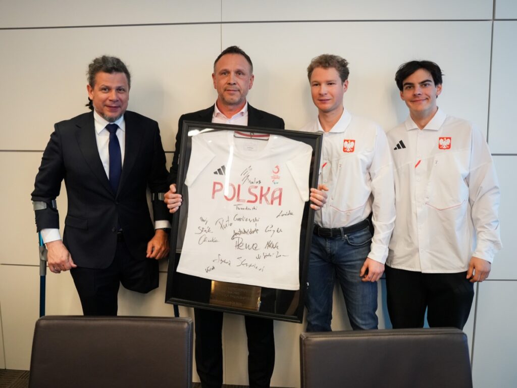 Skoczkowie I Para Siedziba 49